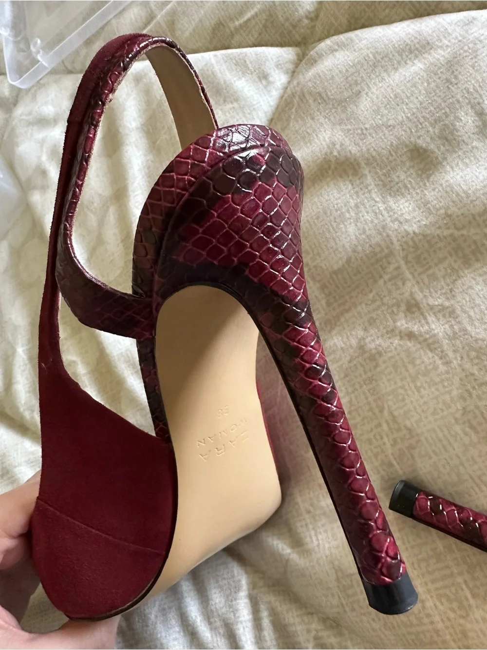 Pointed velvet croc heels - Picture 5 of 8